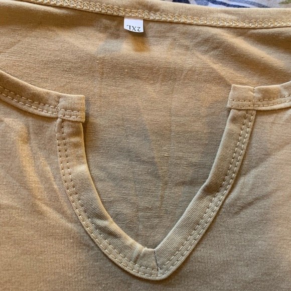#23 Clipped V-neck, cuff sleeves T-shirt.  Size 2XL - Picture 3 of 4